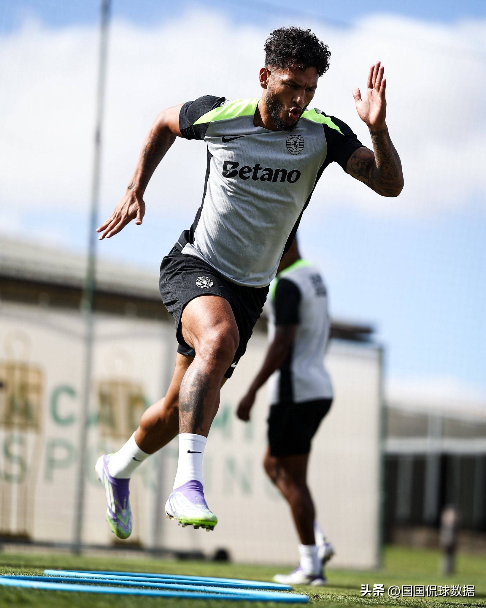 冢本监督昭和兵变全集完整版-玖鼎app下载